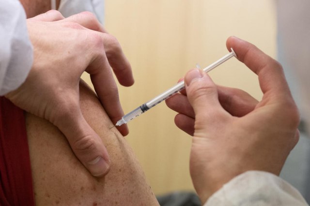 Počelo ispitivanje – prvi učesnik studije primio Moderninu dvovalentnu vakcinu